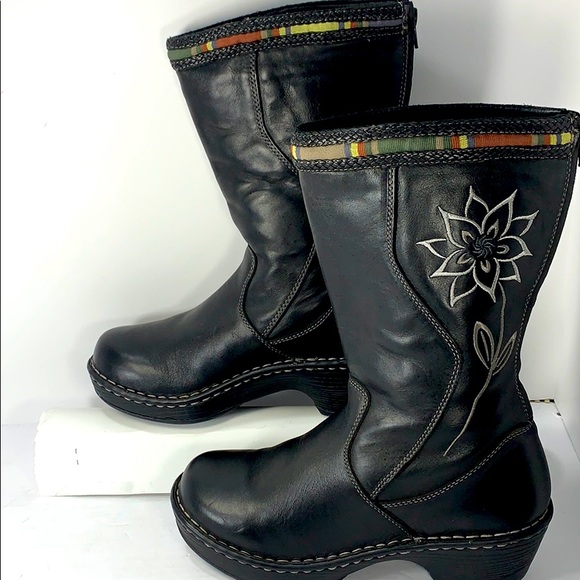 Durango Shoes - Women’s all weather black boot size 8 slip proof.